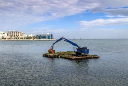Mechanical vs Hydraulic Dredging: What’s the Difference?